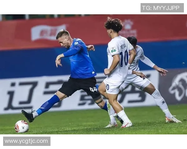 绝杀时刻:足球星巧妙瞬间引爆全场激情,绝妙进球成就经典传奇 绝杀时刻:足球星巧妙瞬间引爆全场激情,绝妙进球成就经典传奇